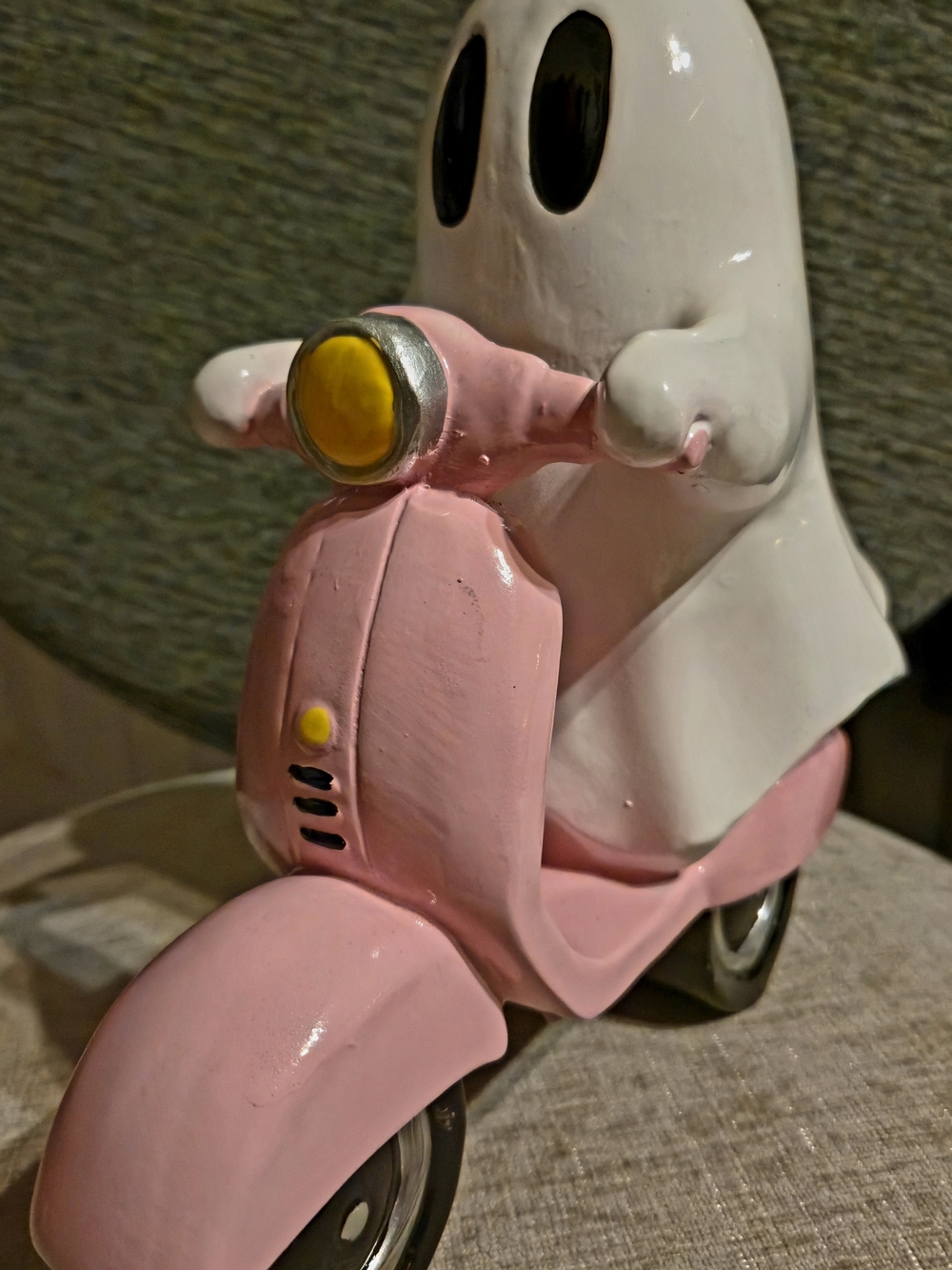 Viral Pink-O-Ween Ceramic Ghost Riding Scooter Figurine – Pastel Summerween NWT - Picture 5 of 7